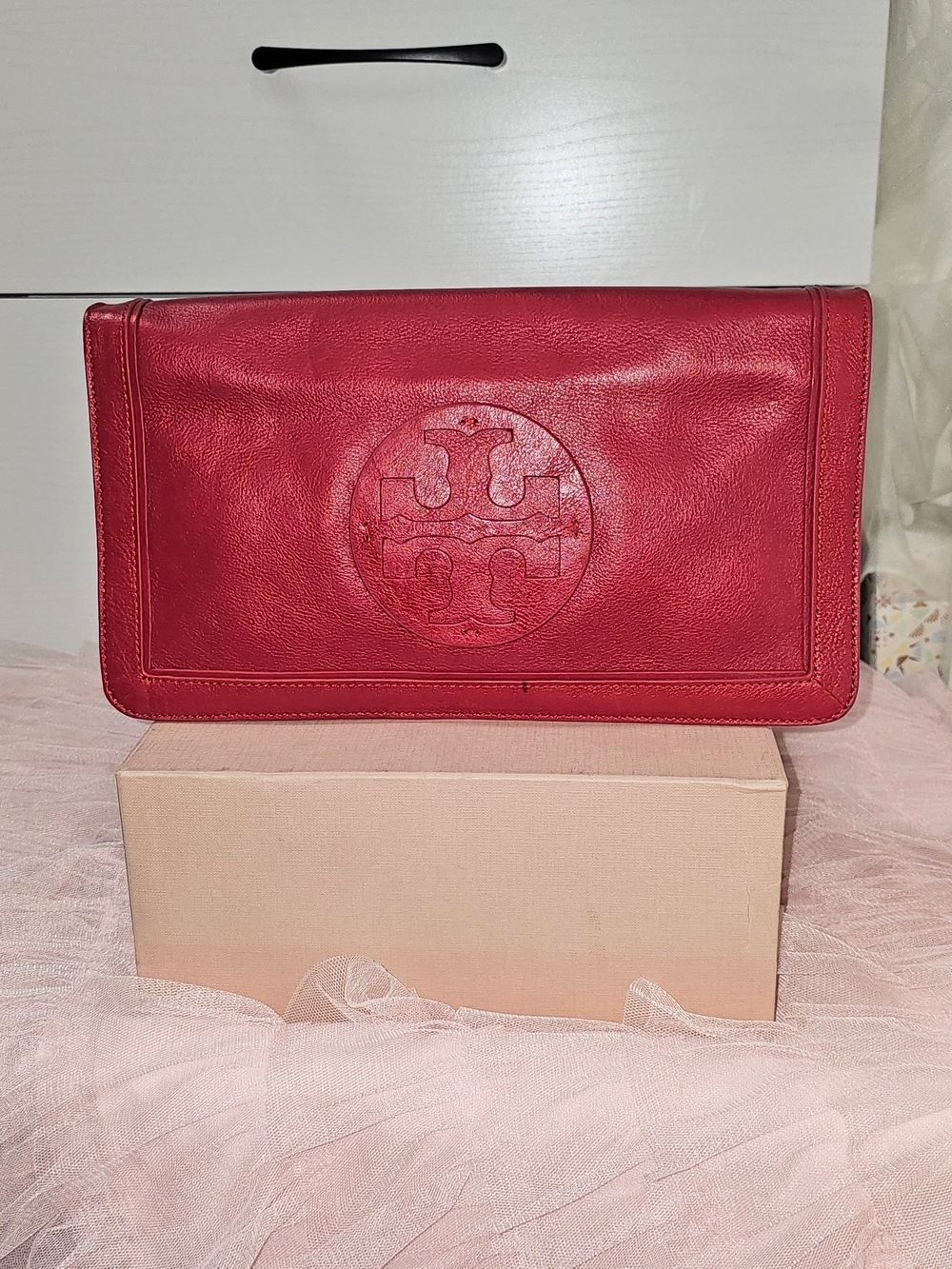 Tory Burch Bombe Reva Clutch Handbag in Red Textured Leather